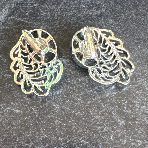 Vintage Sarah Coventry clip on earrings - Picture 3 of 5